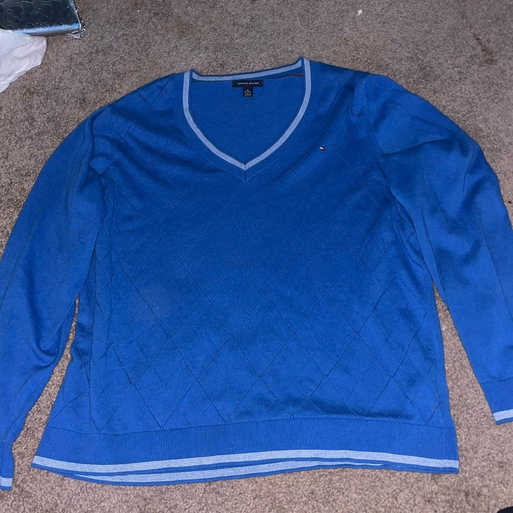 Dark blue Tommy Hilfiger Sweater with white lined embroidery